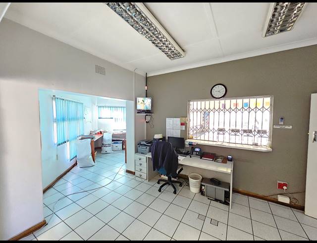 1,983M² BUSINESS FOR SALE IN NEW REDRUTH